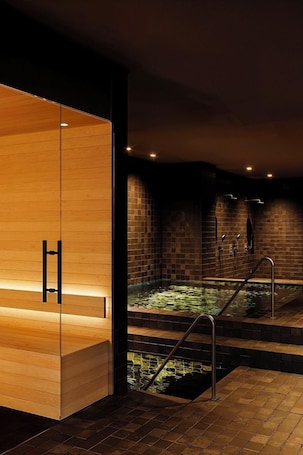 Sauna, steam room, sports massages, massages