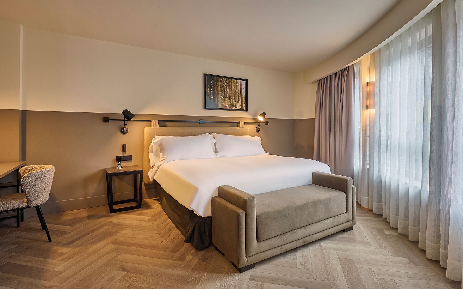 Suite Junior, sudut | 1 kamar tidur, seprai antialergi, selimut bulu angsa, dan minibar