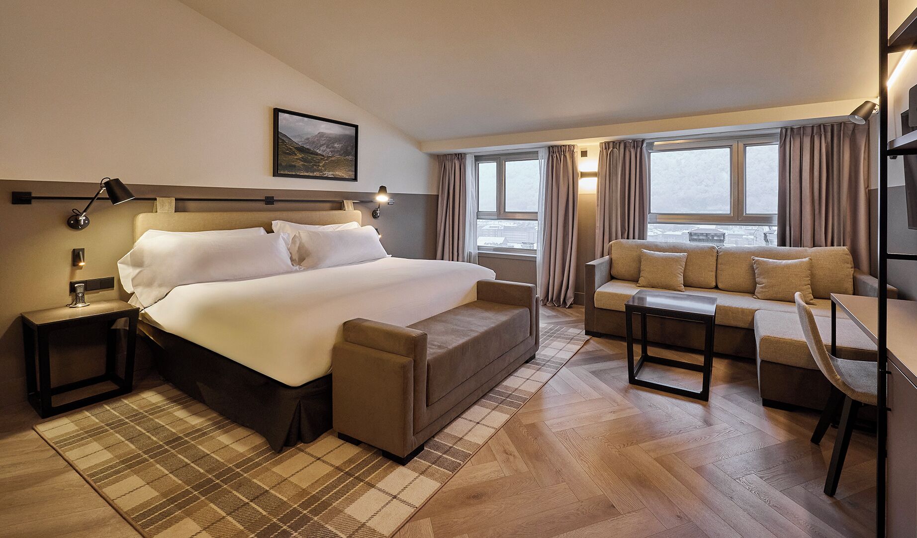 1 kamar tidur, seprai antialergi, selimut bulu angsa, dan minibar