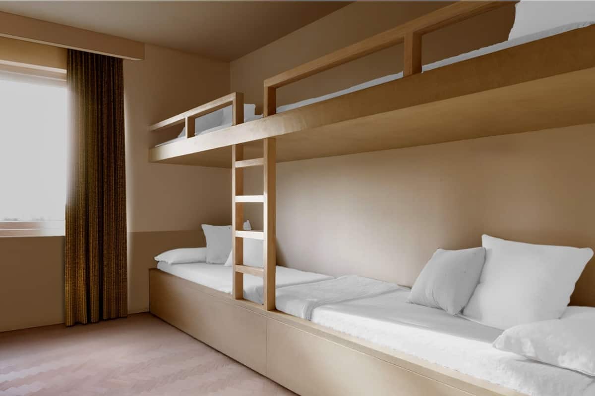 1 bedroom, hypo-allergenic bedding, down duvets, minibar