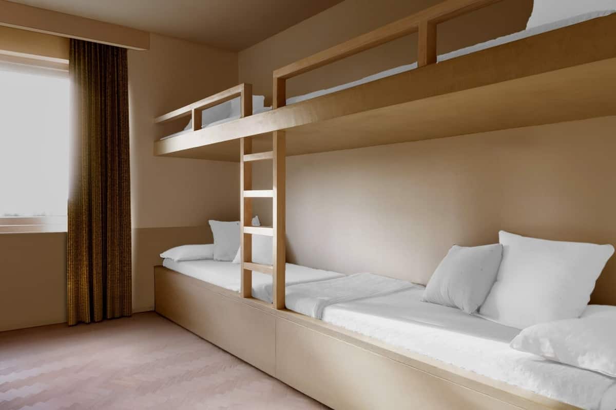 1 bedroom, hypo-allergenic bedding, down duvets, minibar