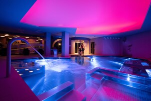 Couples treatment rooms, sauna, hot tub, steam room, Turkish bath
