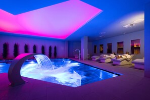 Couples treatment room(s), sauna, hot tub, steam room