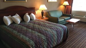 Single King Bed (Exterior Entry) | Premium bedding, blackout drapes, iron/ironing board, WiFi (free) - Hotel Aiken (Aiken)