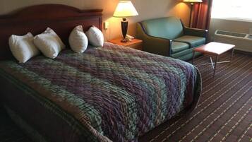 Single King Bed (Exterior Entry) | Premium bedding, blackout curtains, iron/ironing board, free WiFi