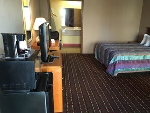 Single King Bed (Exterior Entry) | Premium bedding, blackout drapes, iron/ironing board, free WiFi