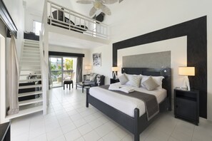Suite (Honeymoon) | Down comforters, free minibar, in-room safe, desk