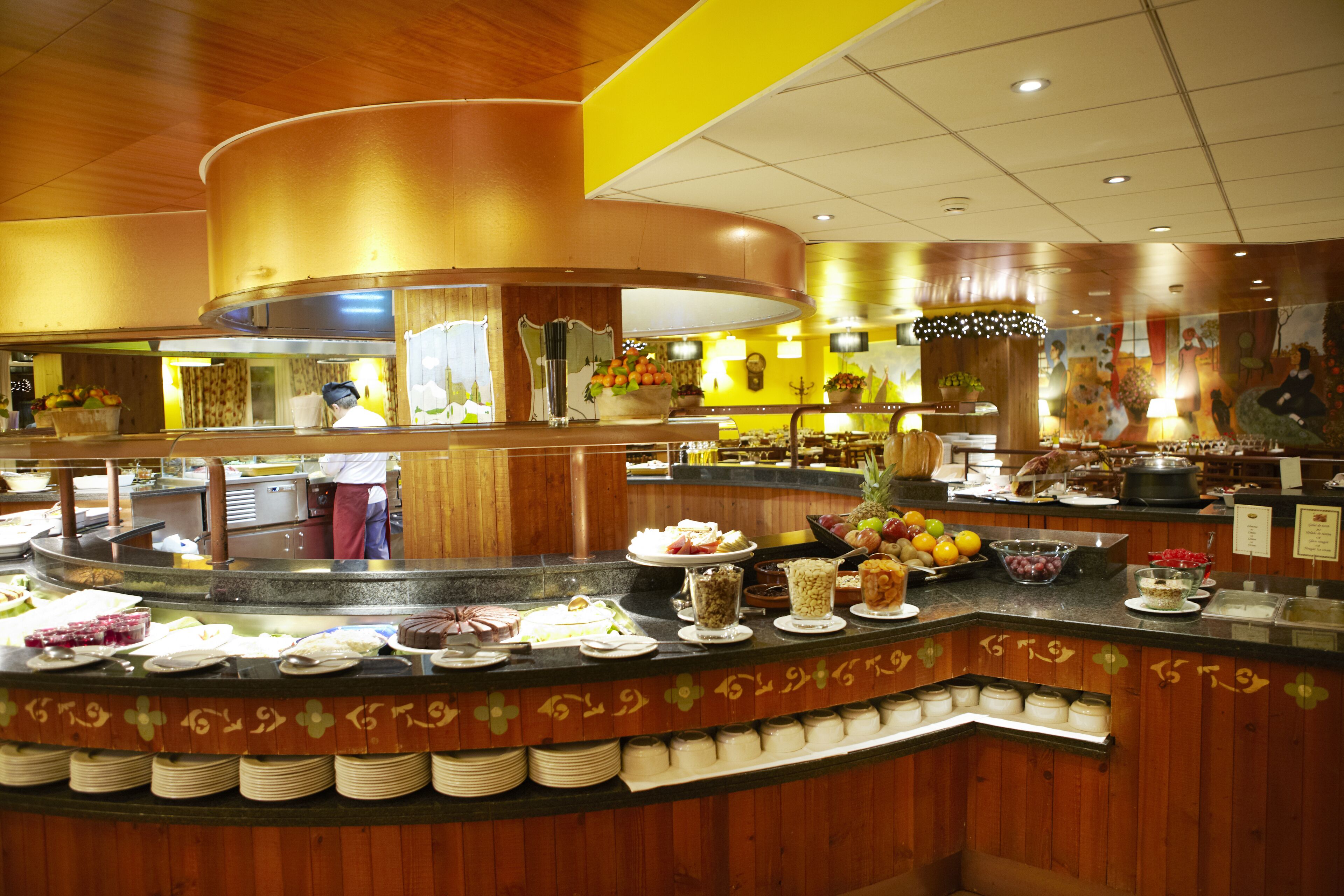 2 restaurants, breakfast, lunch, dinner served; local cuisine