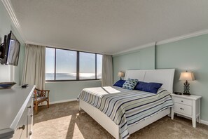 Décor unique, ameublement unique, fer et planche à repasser