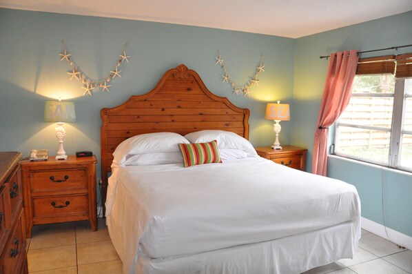 Individually decorated, individually furnished, laptop workspace