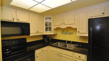 Suite, 2 Bedrooms | Private kitchen