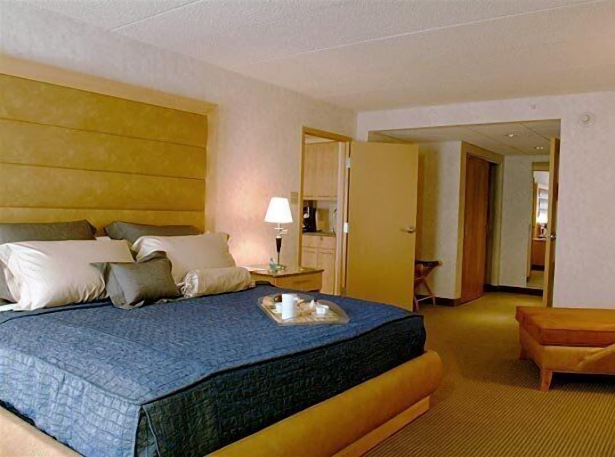 Ropa de cama de alta calidad y camas con pillow-top 