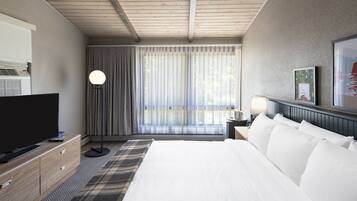 Kamar Superior, 1 Tempat Tidur King (Premium Room King Bed) | Meja kerja, ruang kerja ramah laptop, dan tirai kedap cahaya