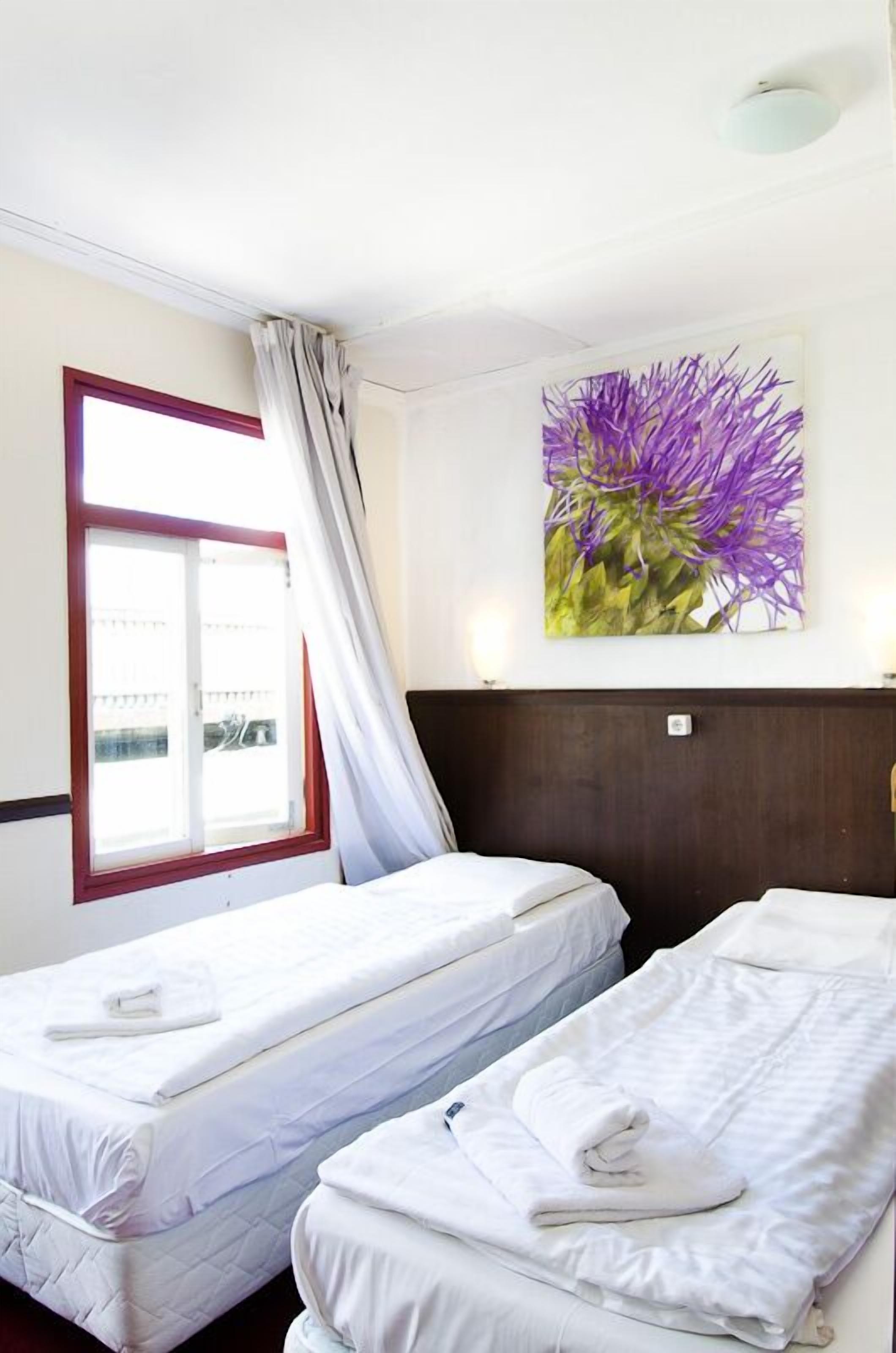 In-room safe, free WiFi