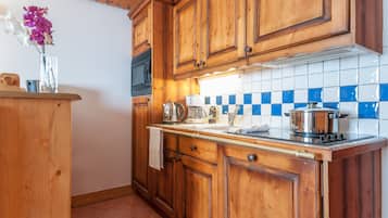 Appartement 5 personnes - 2 chambres - Balcon | Private kitchen | Fridge, microwave, oven, stovetop