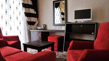 Suite | Área de sala de estar | Televisión LCD