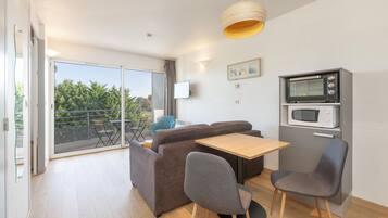 Kamar Superior (2 Adultes / 2 Adults) | Area keluarga | TV