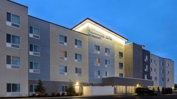 A multi-story hotel with a modern design, featuring a prominent sign for 'Towneplace Suites by Marriott'.