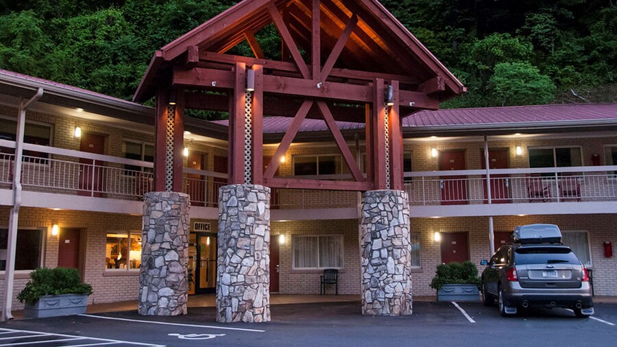 Econo Lodge Cherokee Near River Park