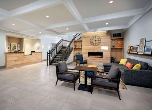 Country Inn & Suites by Radisson Albertville near Outlet Mall