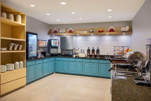 Country Inn & Suites by Radisson Albertville near Outlet Mall