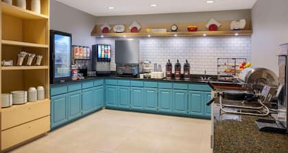 Country Inn & Suites by Radisson Albertville near Outlet Mall