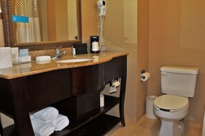 Bathroom - Hampton Inn Americus (Americus)