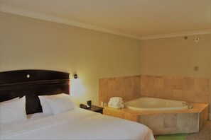 Deluxe Room, 1 King Bed, Non Smoking | Bathroom | Hair dryer, towels