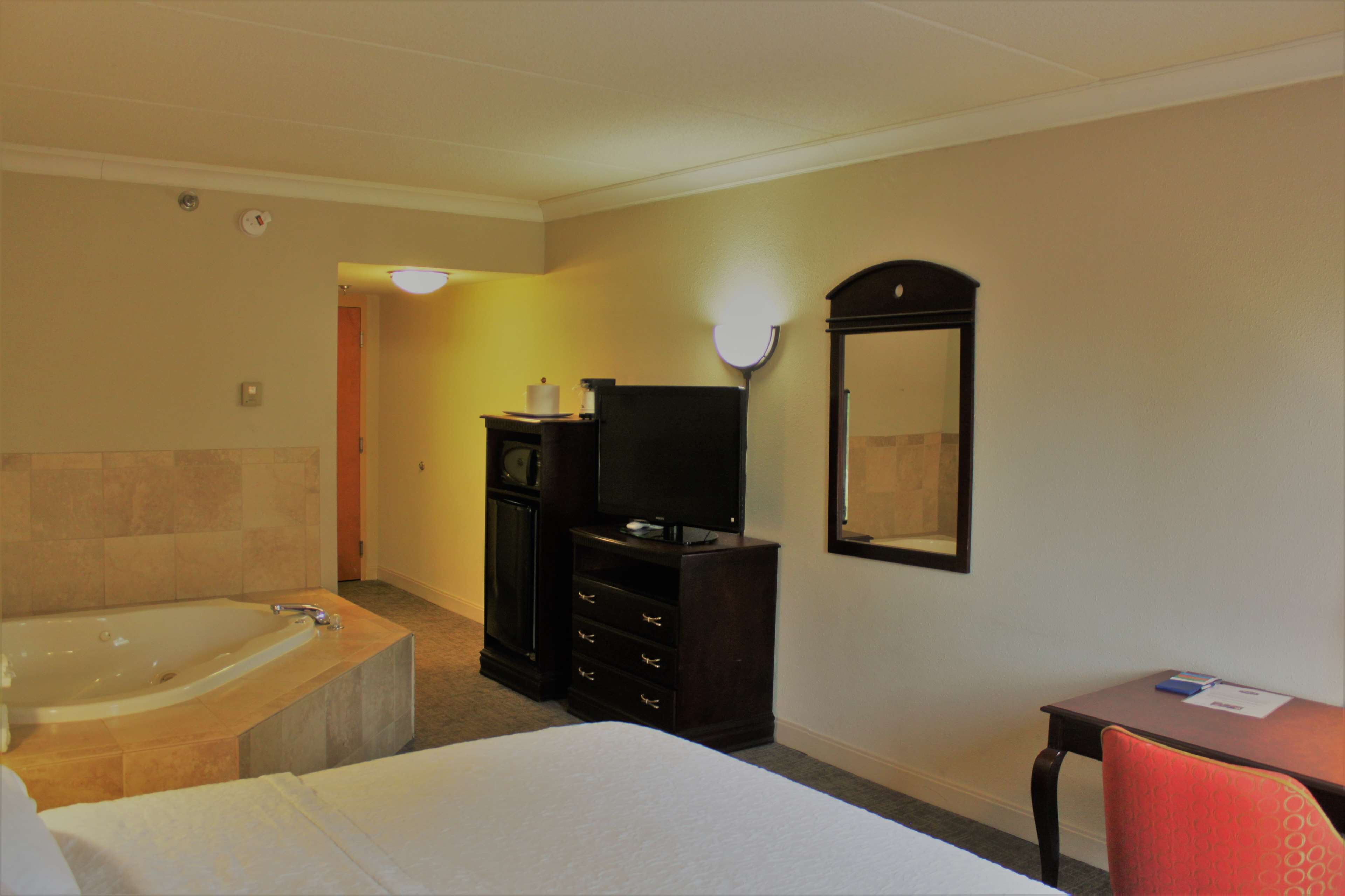 deluxe room, 1 king bed, non smoking | in-room safe, iron/ironing board, free cots/infant beds, free wifi