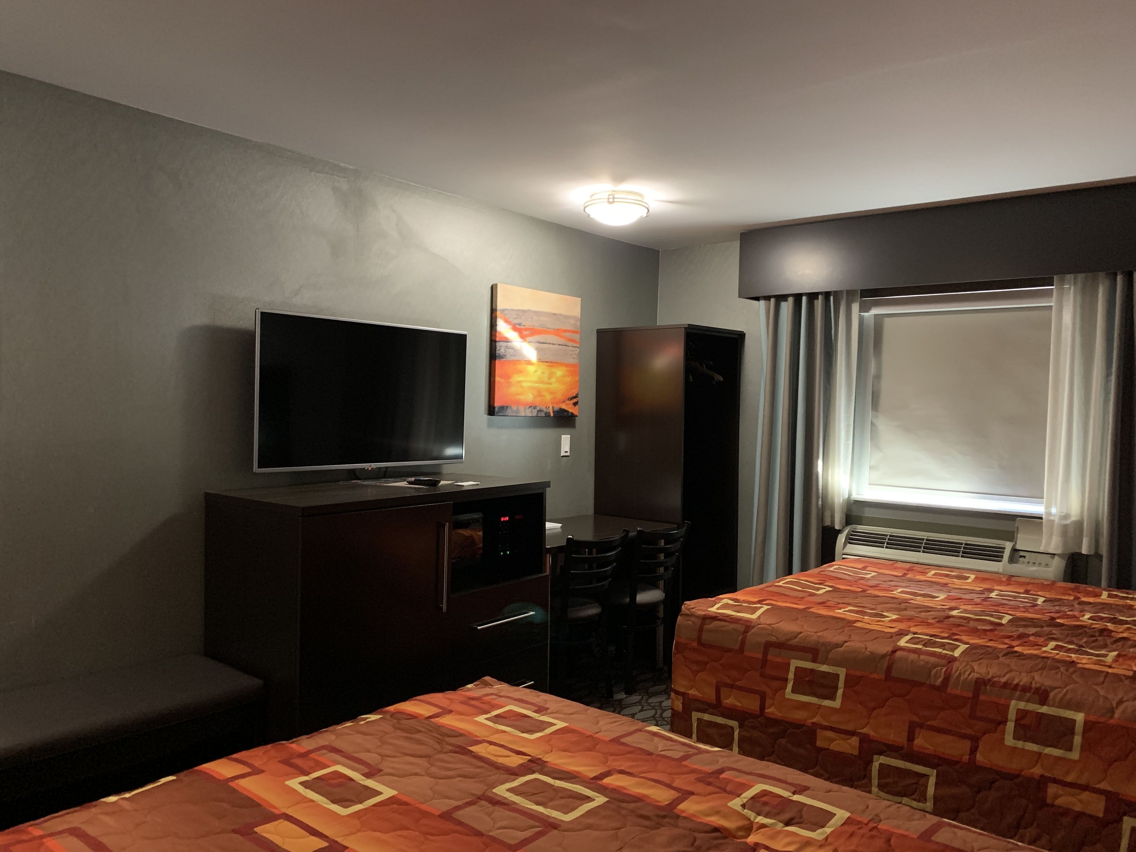 Premium bedding, desk, iron/ironing board, free WiFi