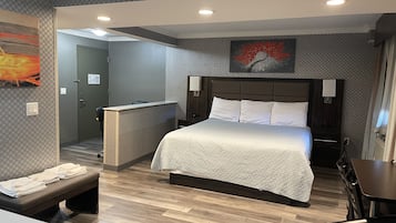 Quarto solteiro luxo, 1 quarto | Roupas de cama premium, escrivaninha, ferros/tábuas de passar roupa