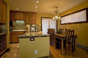Condo, 3 Bedrooms (Gold) | Private kitchen | Full-size fridge, microwave, coffee/tea maker - Yankee Boy (Telluride)