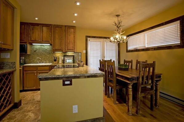 Condo, 3 Bedrooms (Gold) | Private kitchen | Full-size fridge, microwave, coffee/tea maker