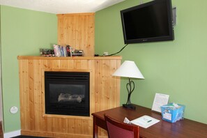 Deluxe Queen Room, 2 Queen Beds, Non Smoking