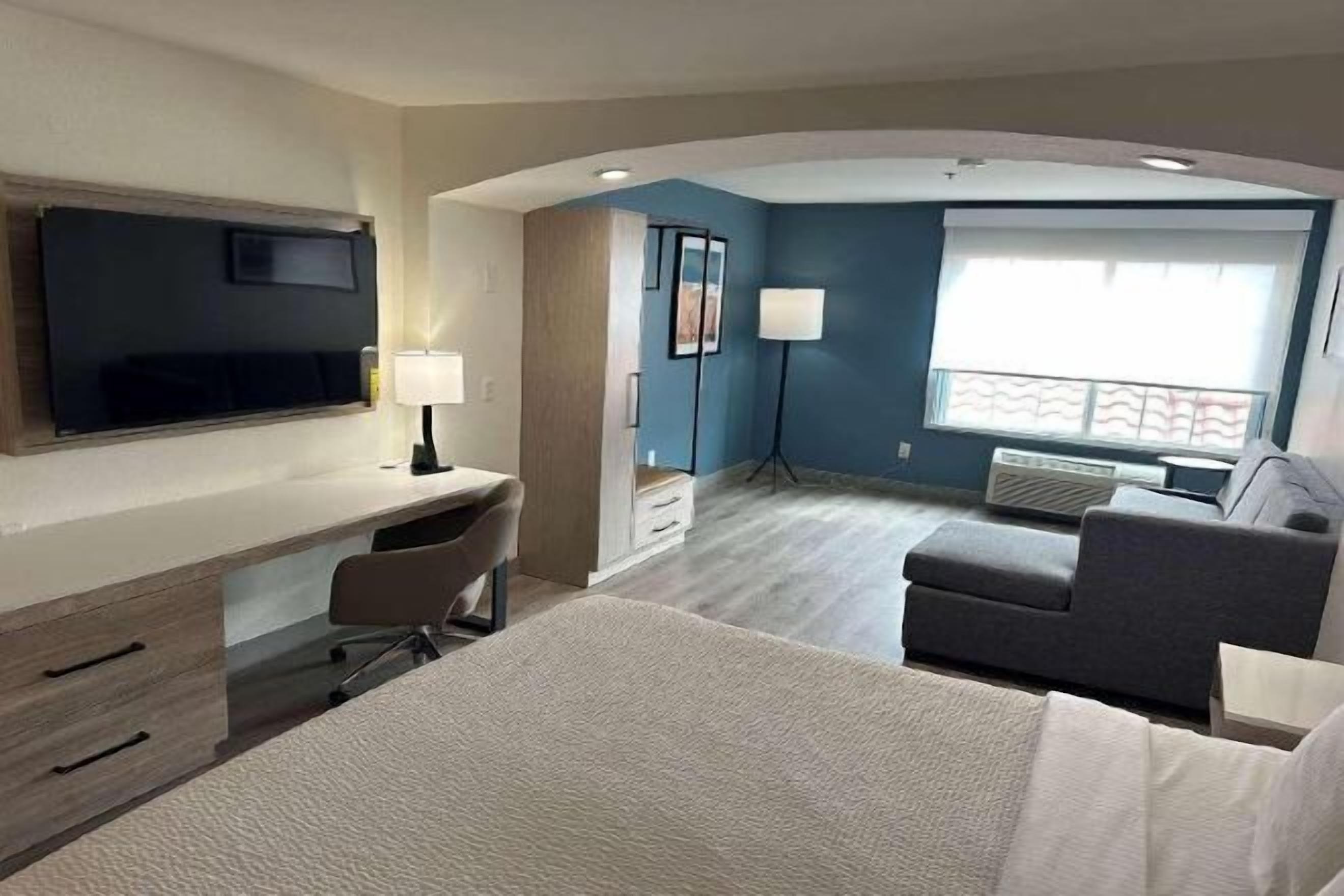 Down comforters, pillowtop beds, desk, laptop workspace