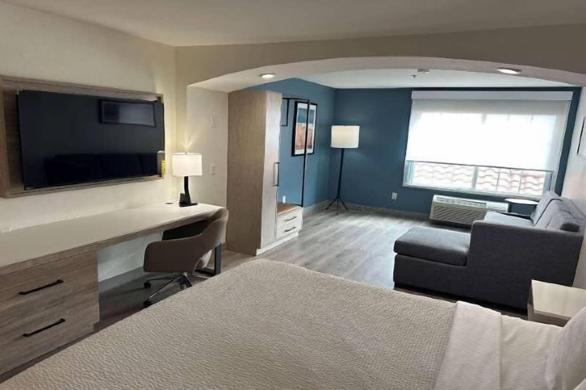 Down comforters, pillowtop beds, desk, laptop workspace