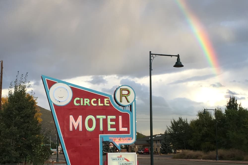 Circle R Motel