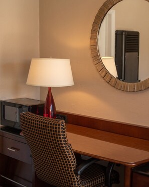 Einzelzimmer, 1 King-Bett | Mikrowelle