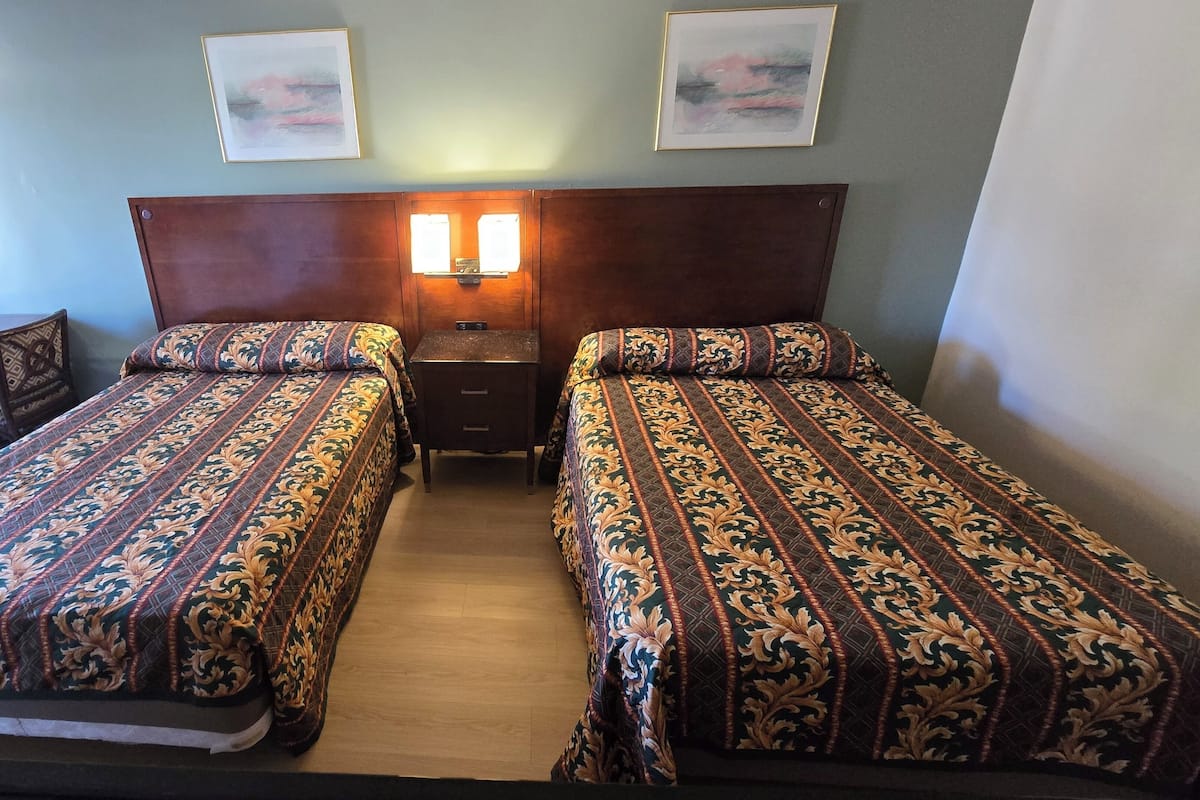 Sistema de insonorización, tabla de planchar con plancha y wifi gratis