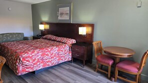 Soundproofing, iron/ironing board, free WiFi - Gulf Way Inn (Clearwater)