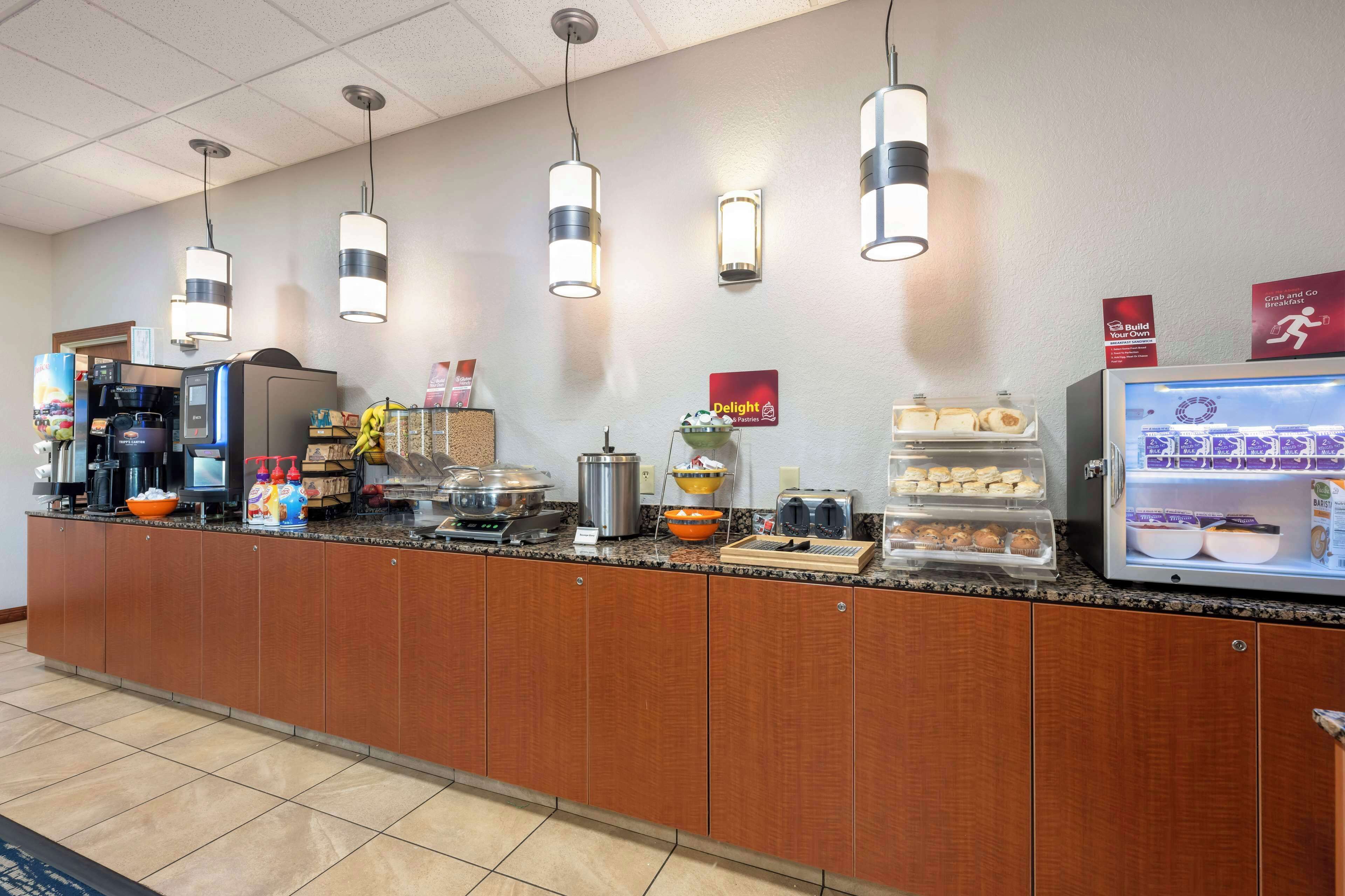 free daily full breakfast