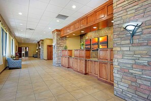 Lobby - Best Western Plus Mid Nebraska Inn & Suites (Kearney)