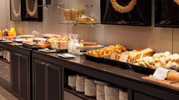 Daily buffet breakfast (EUR 15.40 per person)
