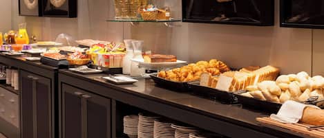 Daily buffet breakfast (EUR 15.40 per person)