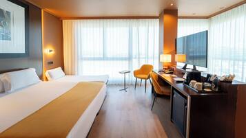 Luxe beddengoed, een minibar, een kluis op de kamer, een bureau