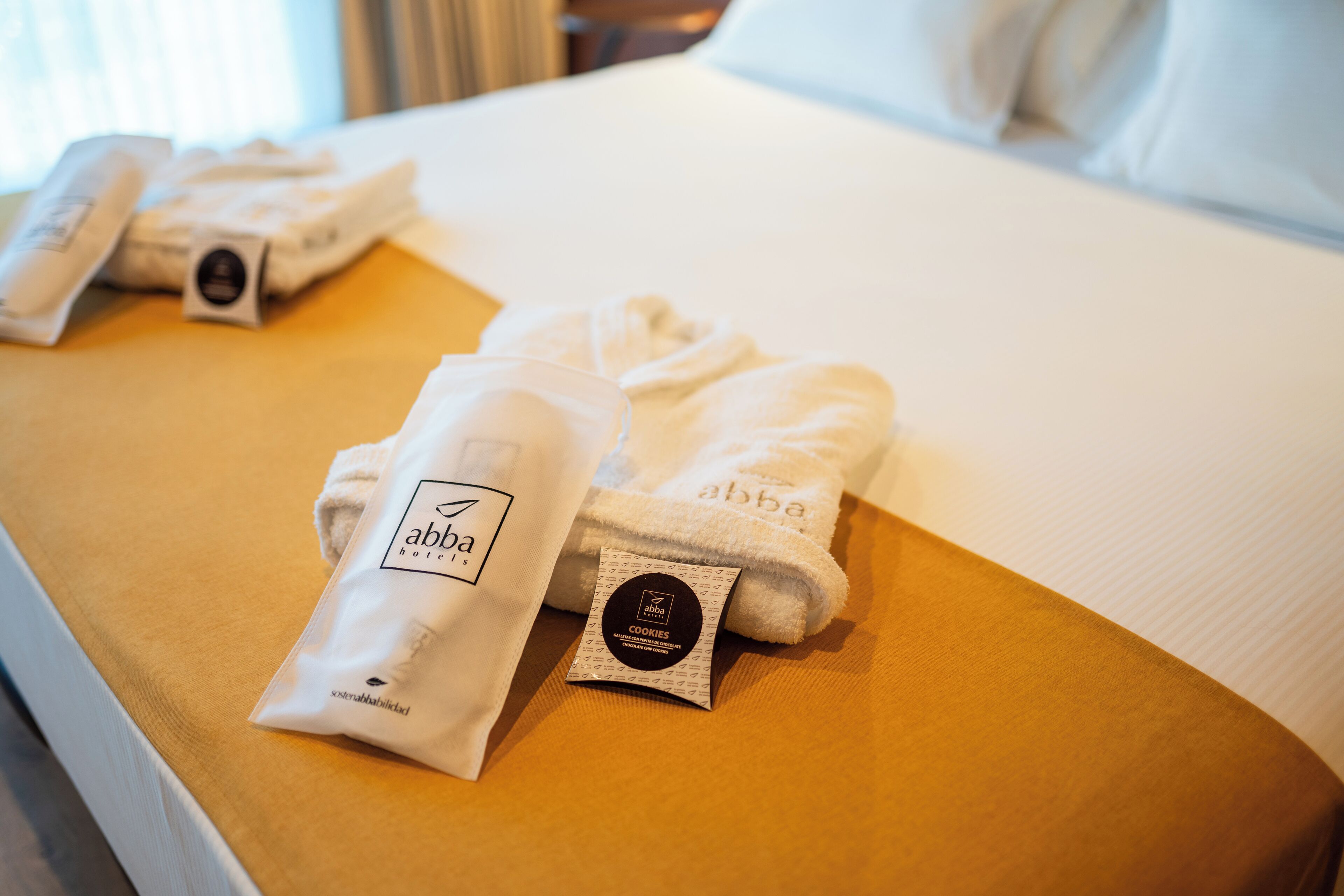 deluxe room, sea view | 1 bedroom, premium bedding, minibar, in-room safe