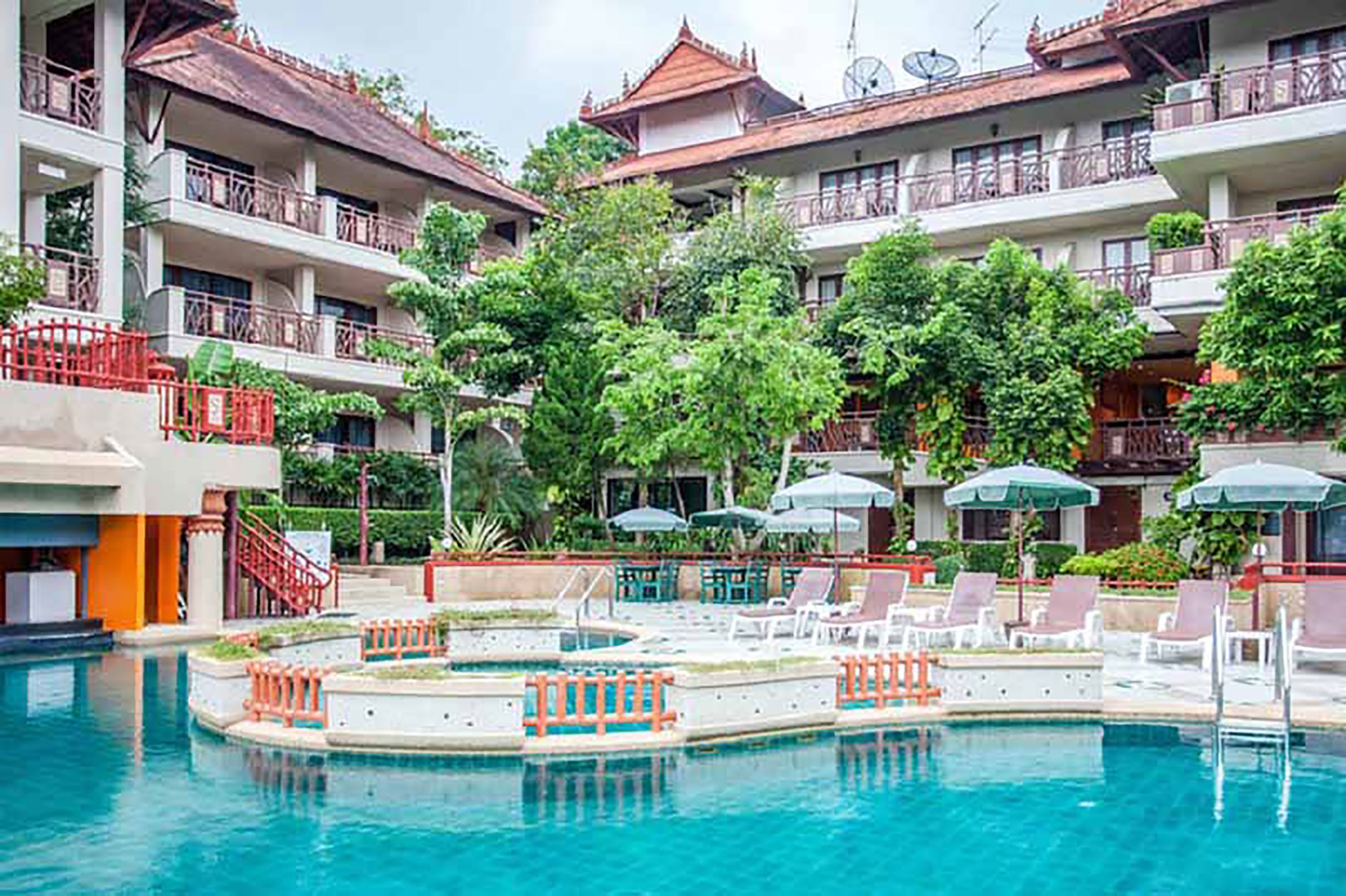 屋外プール、プール パラソル