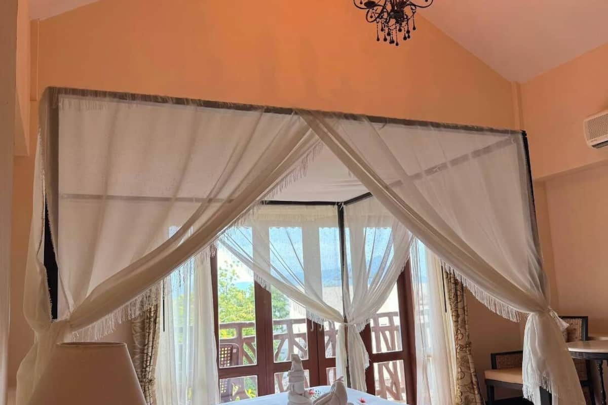 In-room safe, individually decorated, desk, blackout drapes
