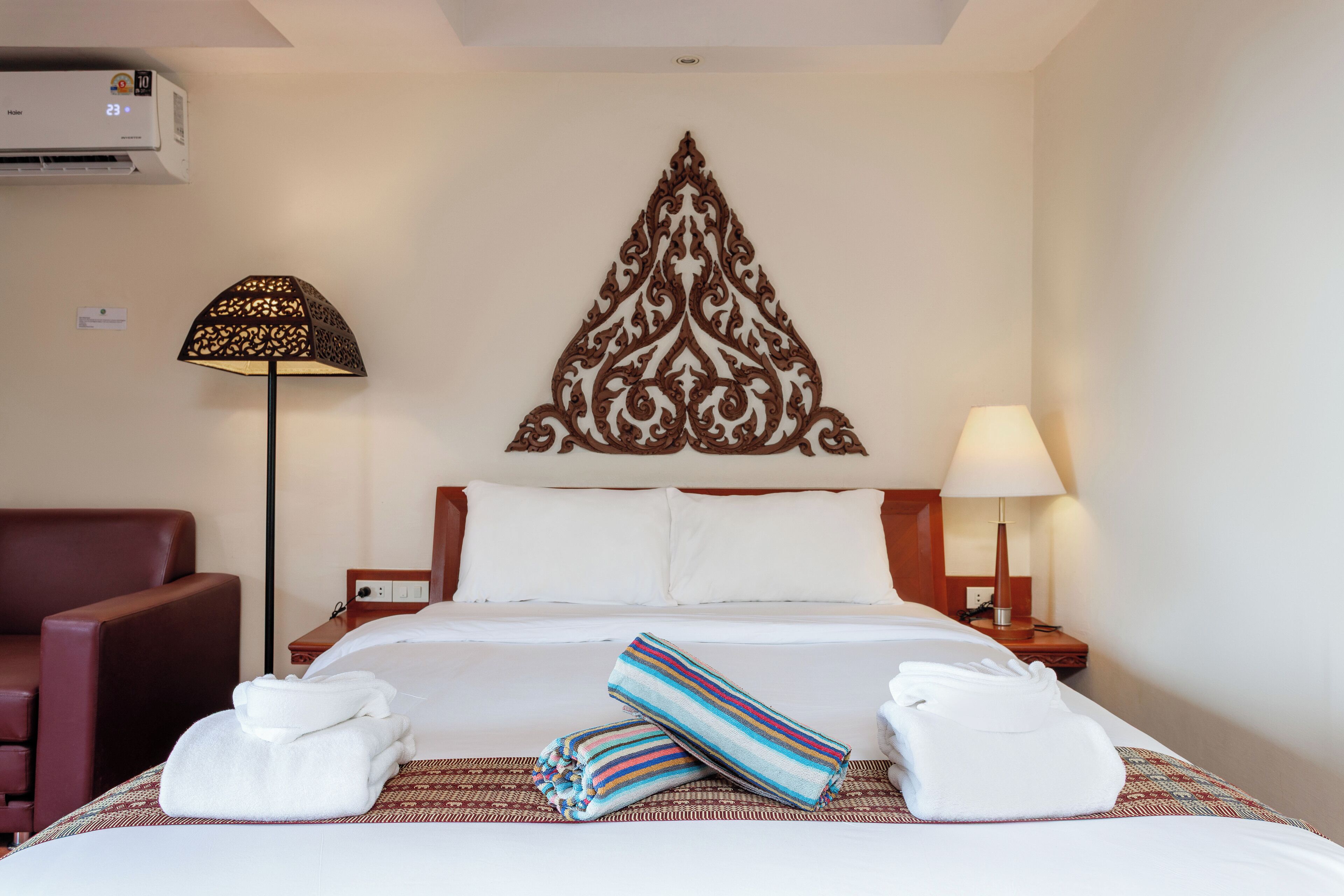 Deluxe Partial Sea View | خزنة داخل الغرفة وبديكورات فريدة لكل غرفة ومكتب وستائر تعتيم