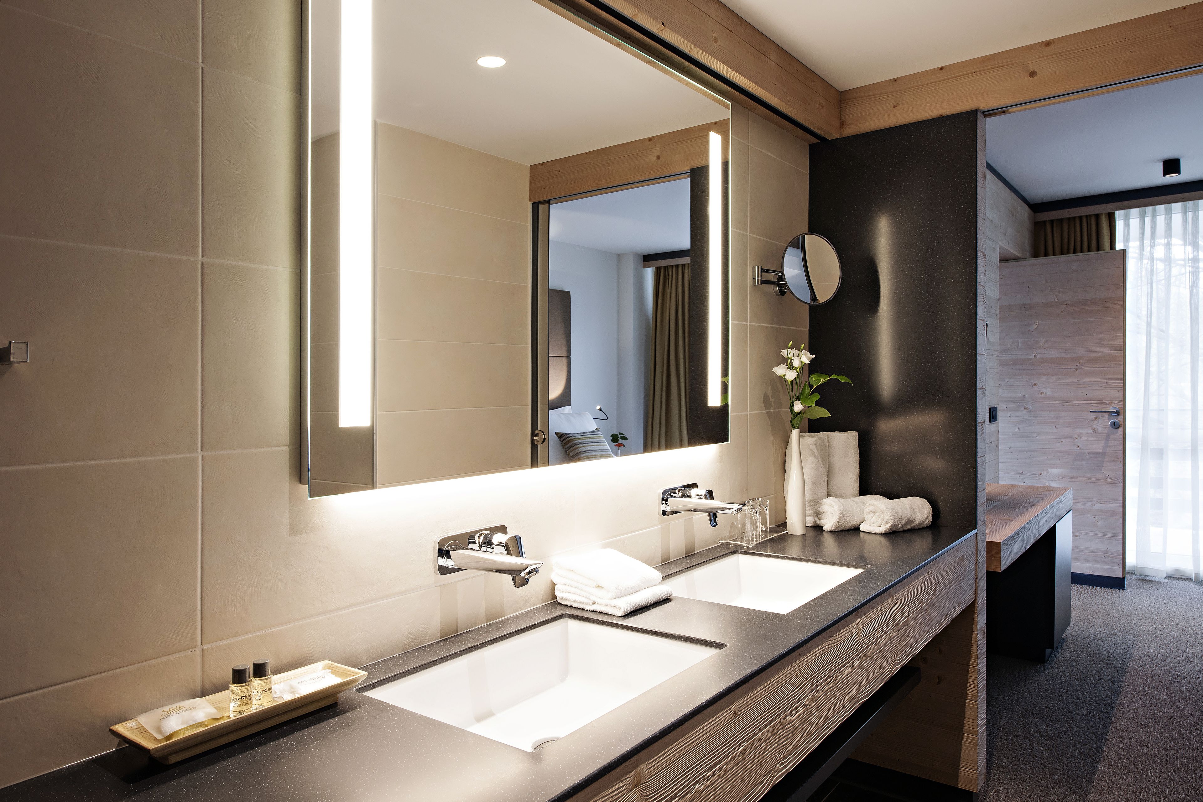 premium suite, balcony, lake view | bathroom | free toiletries, hair dryer, bathrobes, slippers